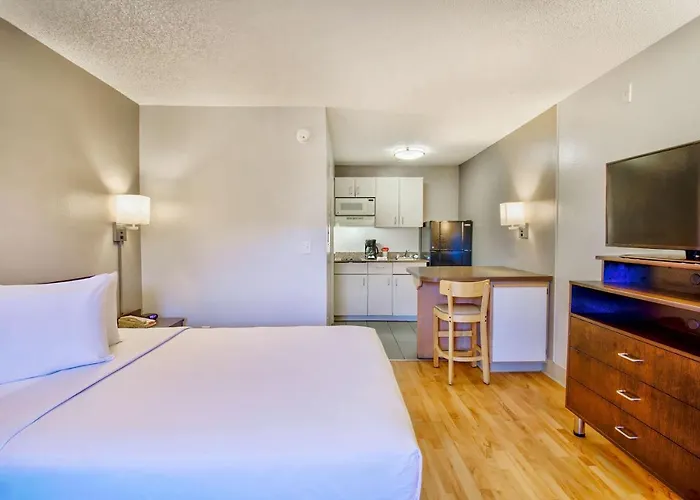 Hotel 6-phoenix, Az - Deer Valley