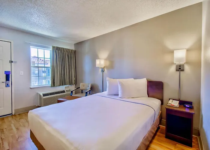 Hotel 6-phoenix, Az - Deer Valley Phoenix