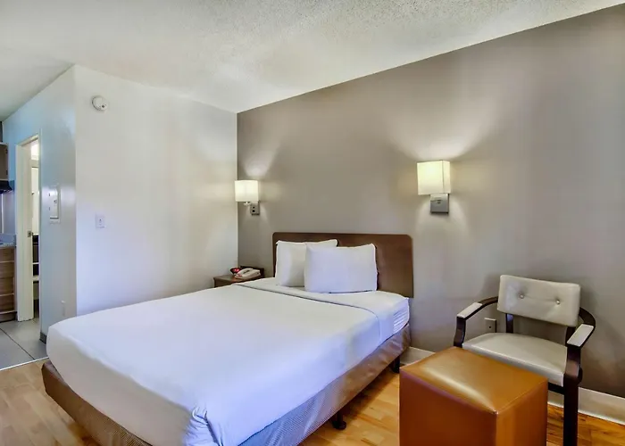 6-phoenix, Az - Deer Valley Hotel