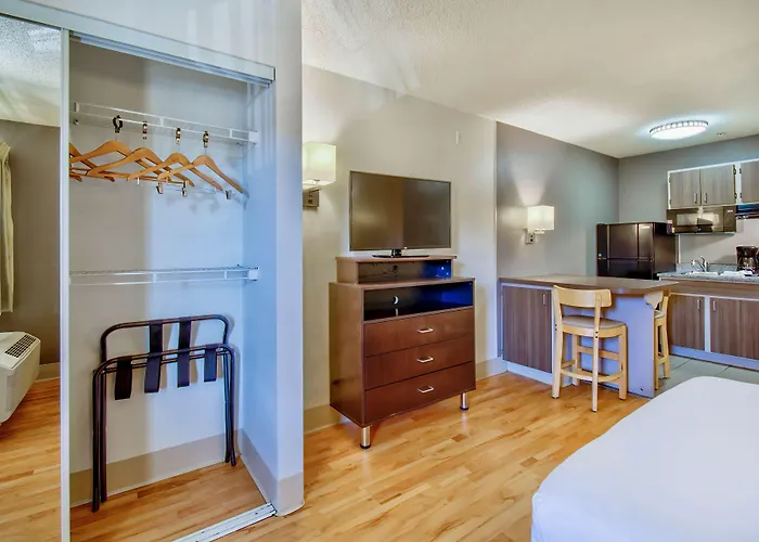 Hotel 6-phoenix, Az - Deer Valley